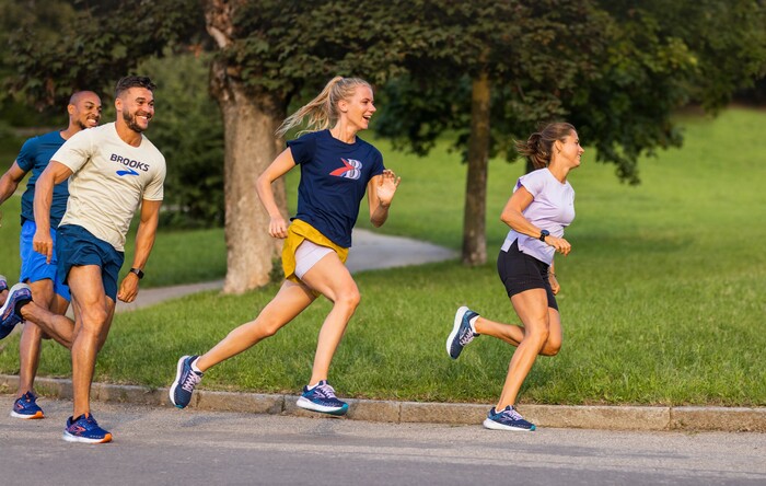 BROOKS GLYCERIN 20，甘油系列的中底首次採用氮氣配方，創造前所未有的柔軟