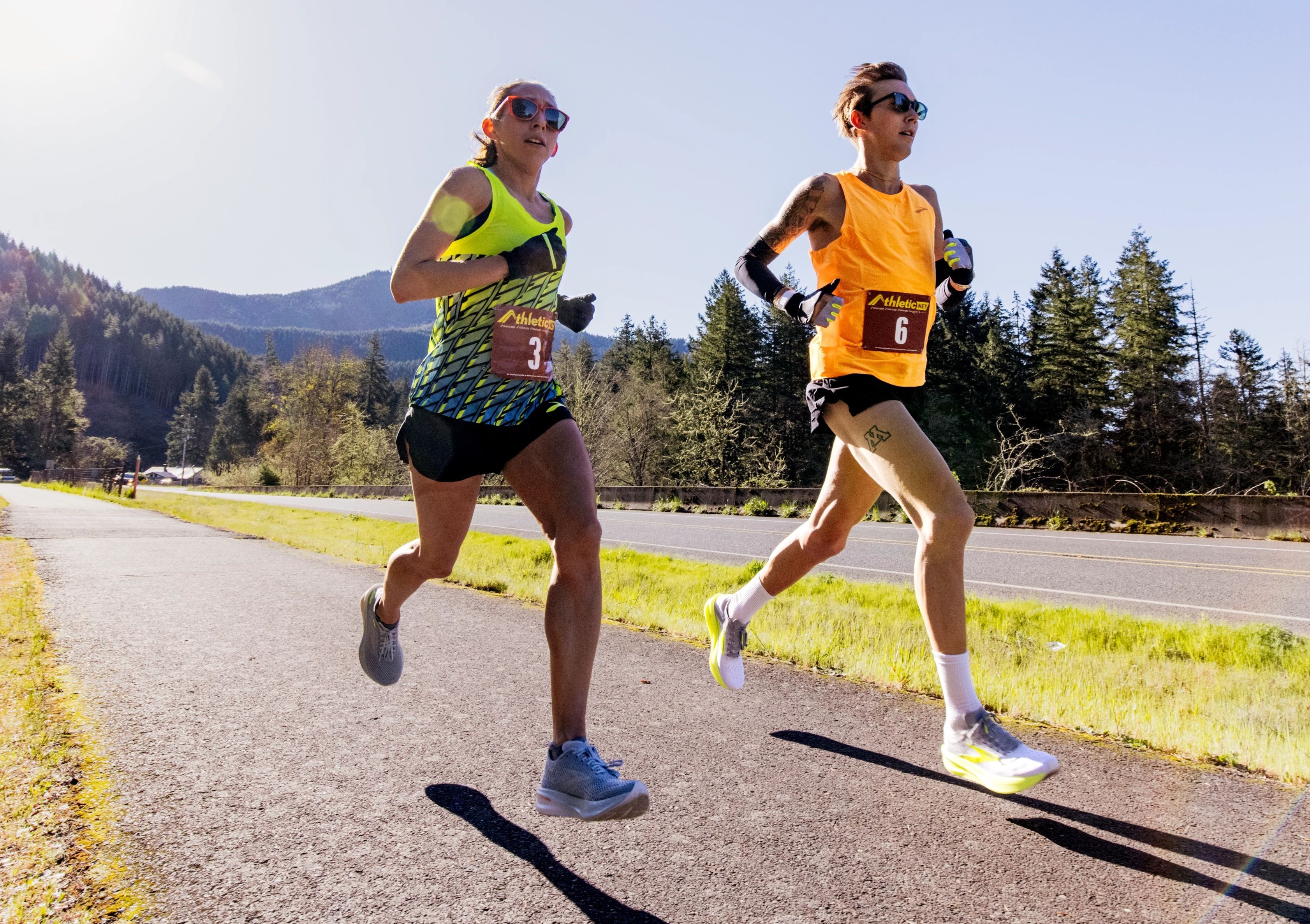 Des Linden 在2021年的50K超馬挑戰賽中，以 2:59:54 突破世界紀錄！